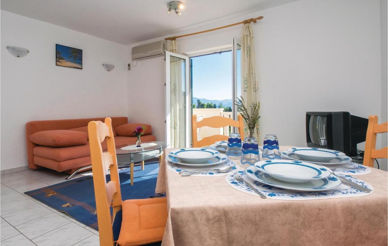 2 Bedroom Amazing Apartment In Supetar Εξωτερικό φωτογραφία