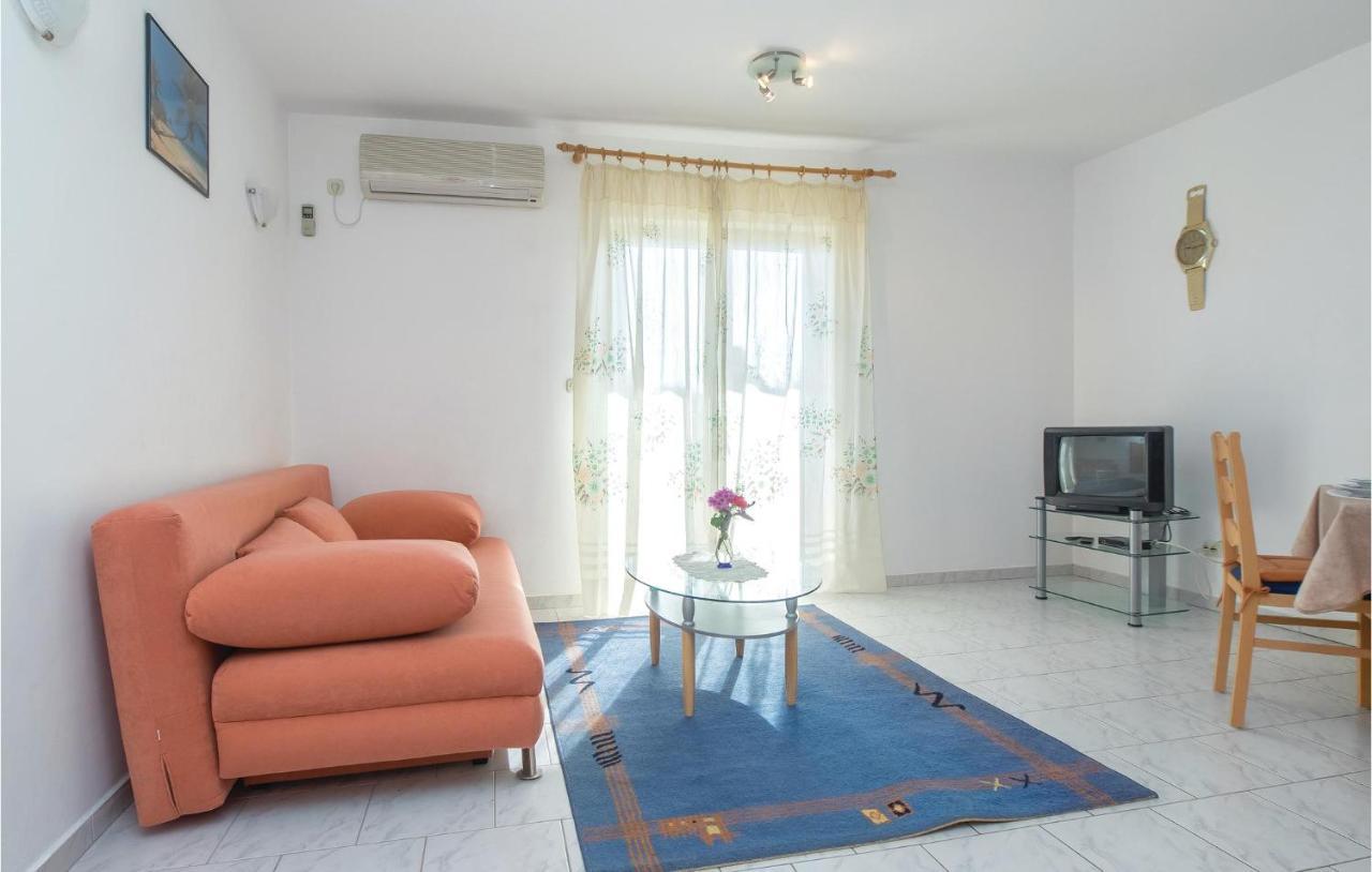2 Bedroom Amazing Apartment In Supetar Εξωτερικό φωτογραφία
