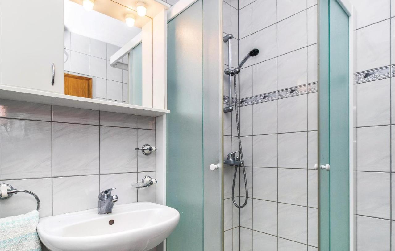 2 Bedroom Amazing Apartment In Supetar Εξωτερικό φωτογραφία