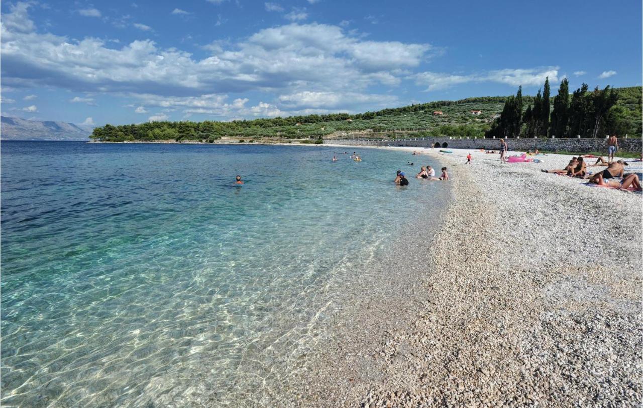 2 Bedroom Amazing Apartment In Supetar Εξωτερικό φωτογραφία